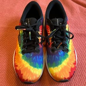 Just in time for #pridemonth! Brooks Launch Rock and Roll Tye Dye men's 9.5
